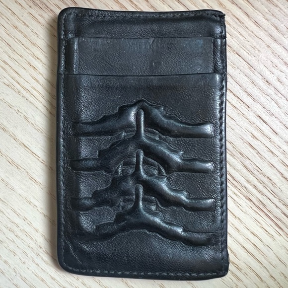 ALEXANDER MCQUEEN Ribcage Embossed Black Leather Card Holder - Picture 3 of 9